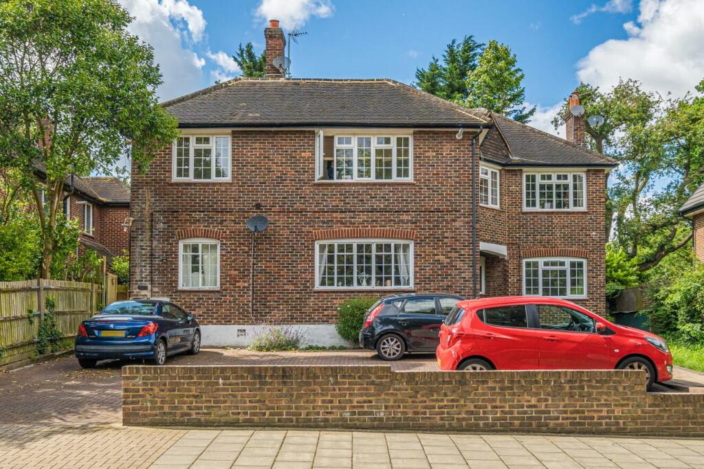 2 bedroom flat for sale in Albert Drive, Southfields, SW19