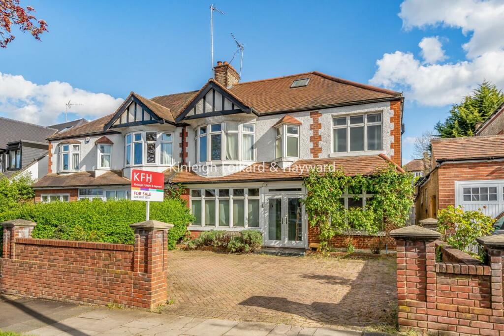 5 bedroom semidetached house for sale in Winchmore Hill Road