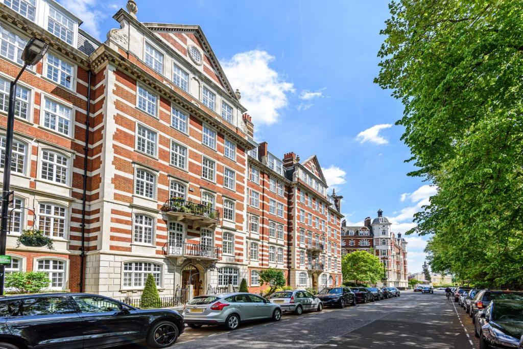 4-bedroom-flat-for-sale-in-hanover-house-st-john-s-wood-nw8