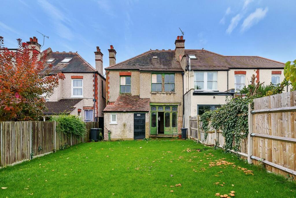 4 bedroom semidetached house for sale in Copley Park, Streatham, SW16