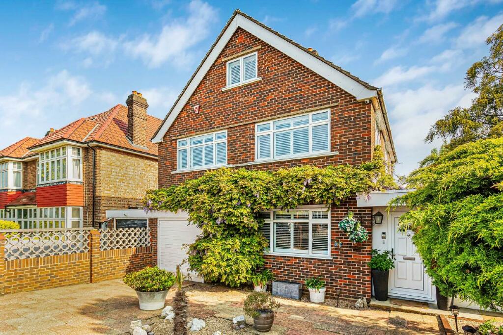 4 bedroom detached house for sale in Valleyfield Road, Streatham, SW16