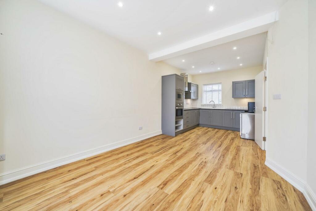 2 bedroom terraced house for sale in Eardley Road, Streatham, SW16