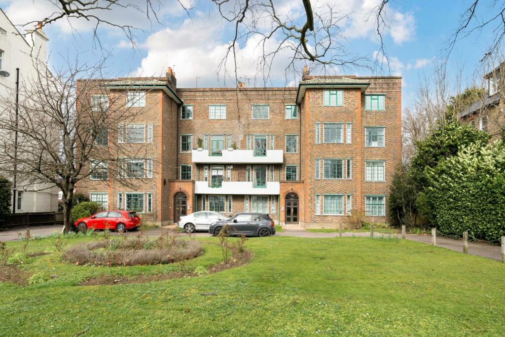 3 bedroom flat for sale in Streatham Common North, Streatham, SW16