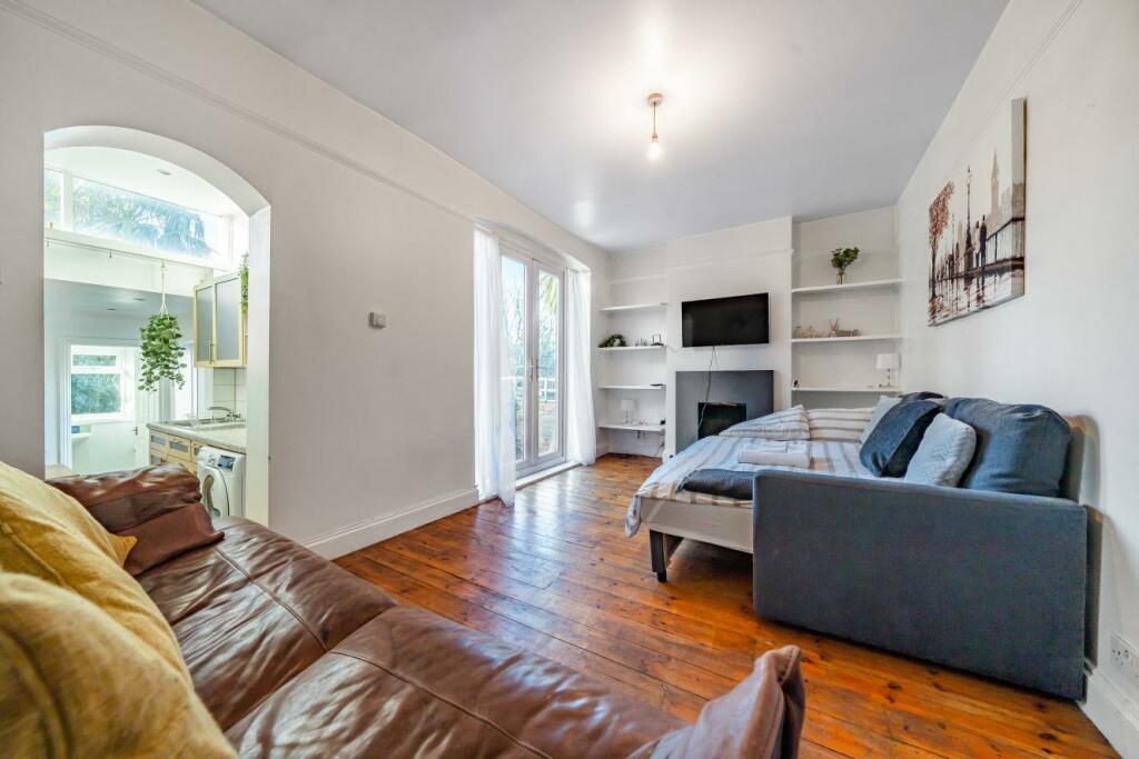 1 bedroom flat for sale in Hillbrook Road, London, SW17
