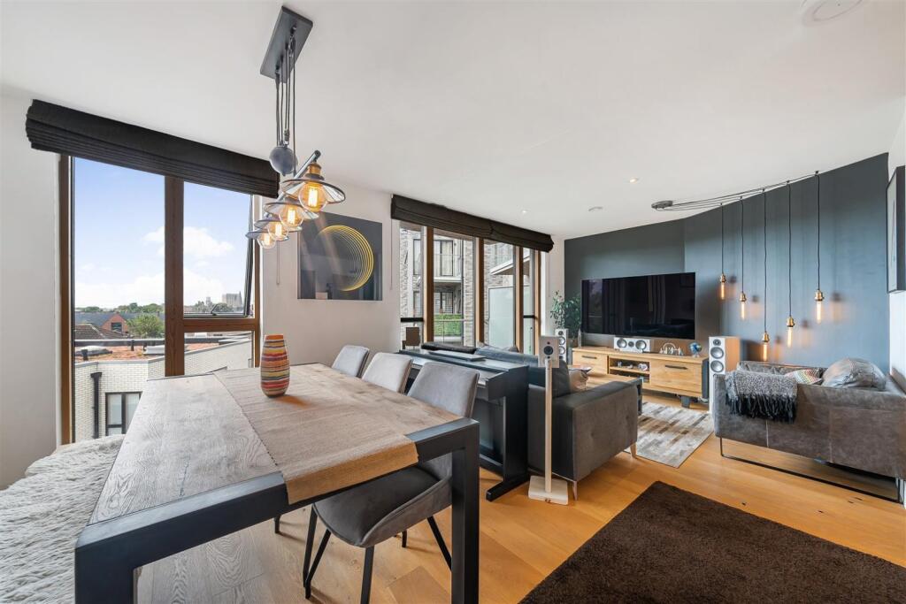 Main image of property: Cavendish Road, London, SW19