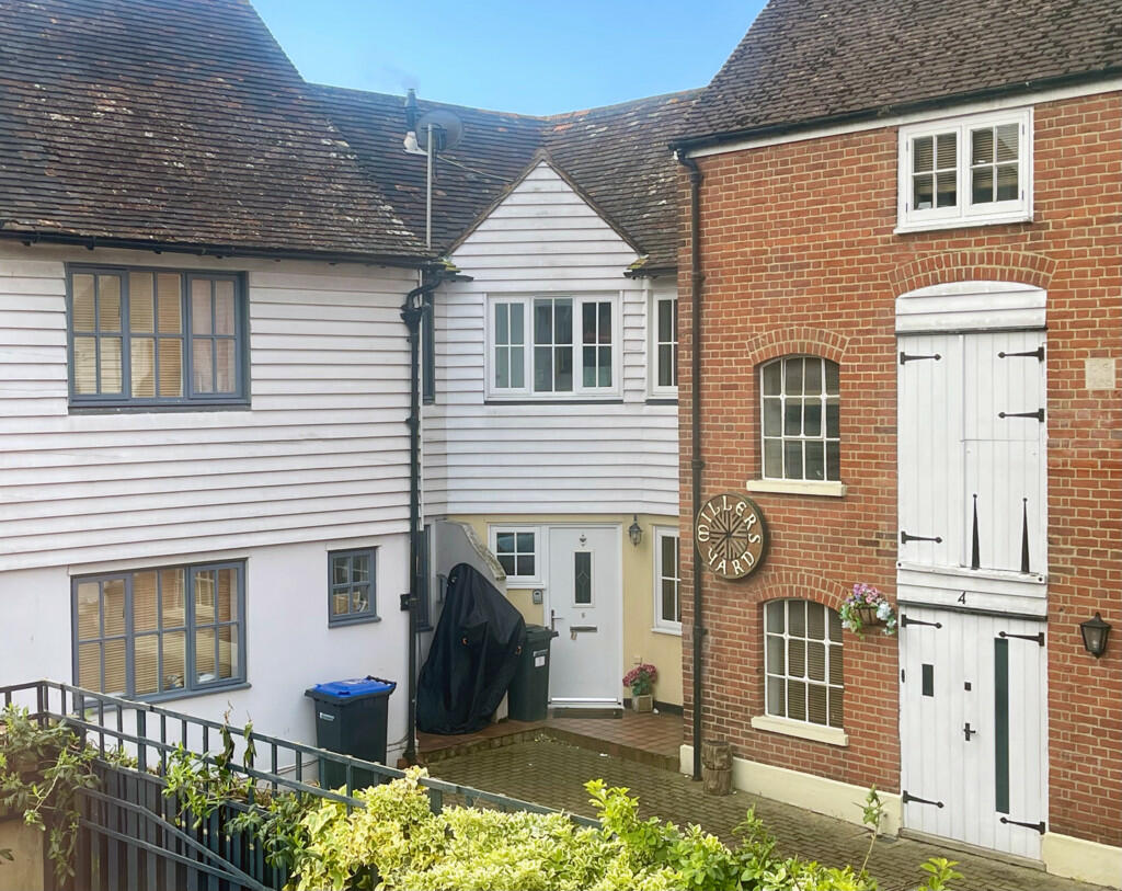 3 bedroom terraced house for rent in Millers Yard, Canterbury, CT1