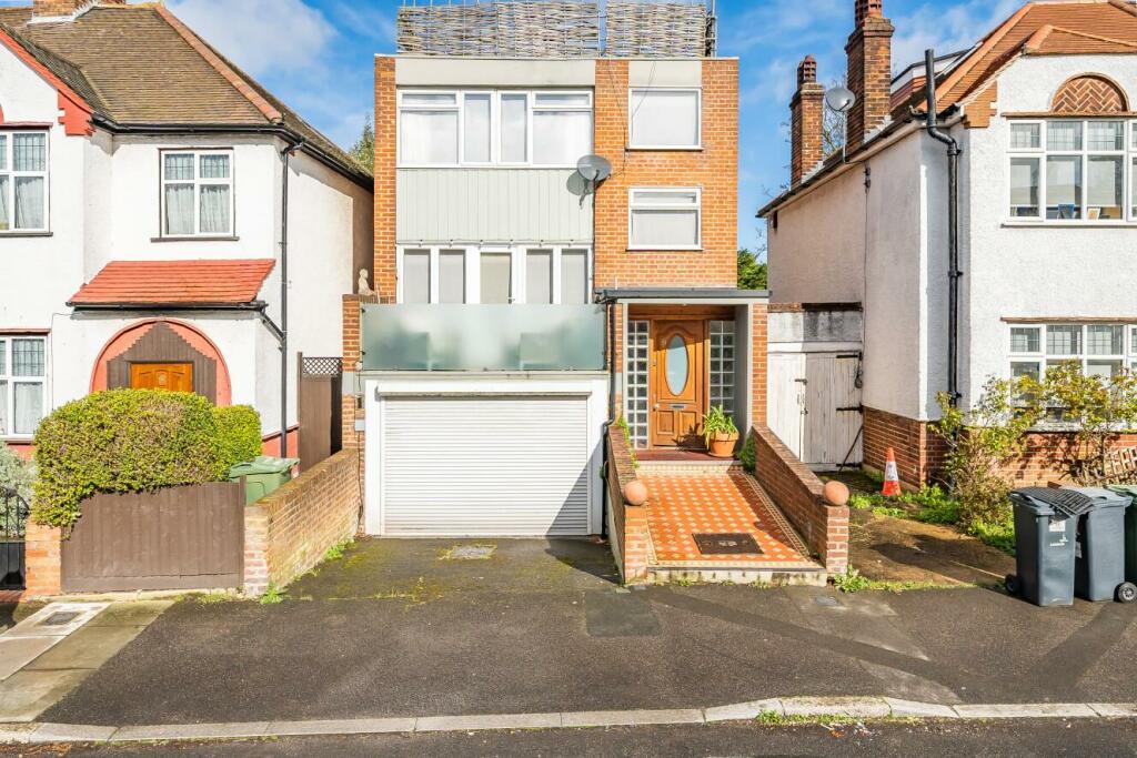 3 bedroom detached house for sale in Glennie Road, West Norwood, SE27