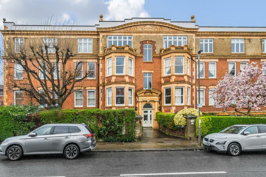 4 bedroom flat for sale in Erpingham Road, Putney, SW15