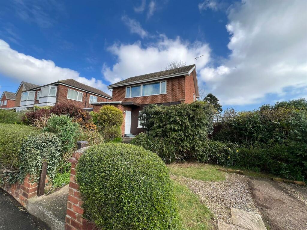 3 bedroom detached house for sale in Ashcourt Drive, Hornsea, HU18