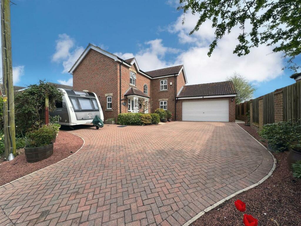 4 bedroom detached house for sale in Main Street, Long Riston, Hull, HU11