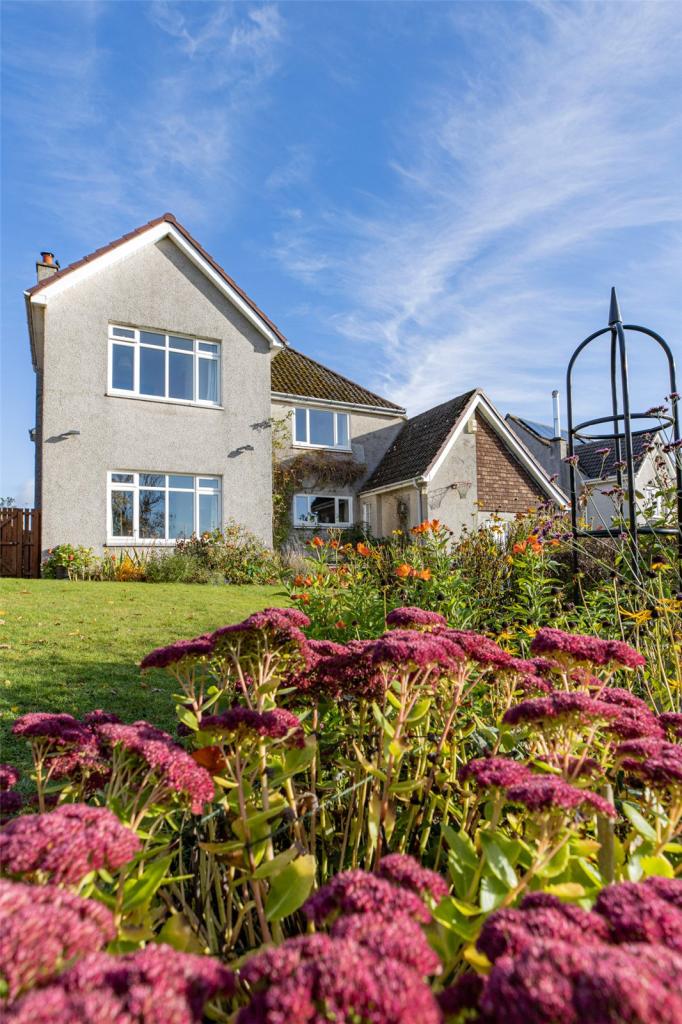 4 bedroom detached house for sale in Blackwood Road, Milngavie, Glasgow