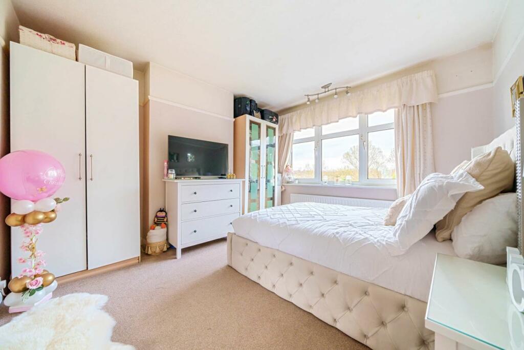 4 bedroom semidetached house for sale in Pine Avenue, West Wickham, BR4