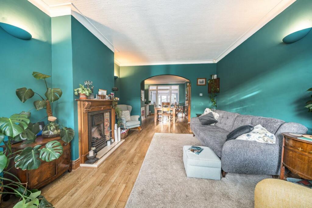 4 bedroom terraced house for sale in Langley Way, West Wickham, BR4