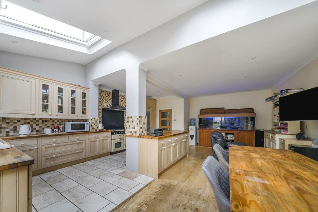 Additional property image - Pickhurst Rise, West Wickham