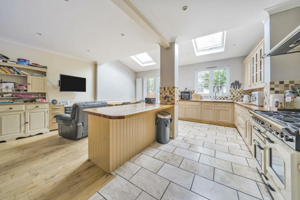 Additional property image - Pickhurst Rise, West Wickham
