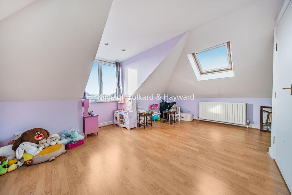 Additional property image - Woodmere Close, Croydon