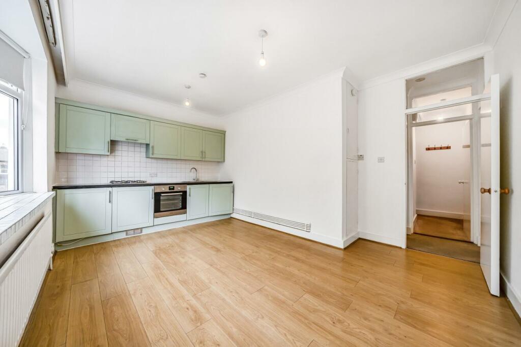 2 bedroom flat for sale in Griffiths Road, Wimbledon, SW19