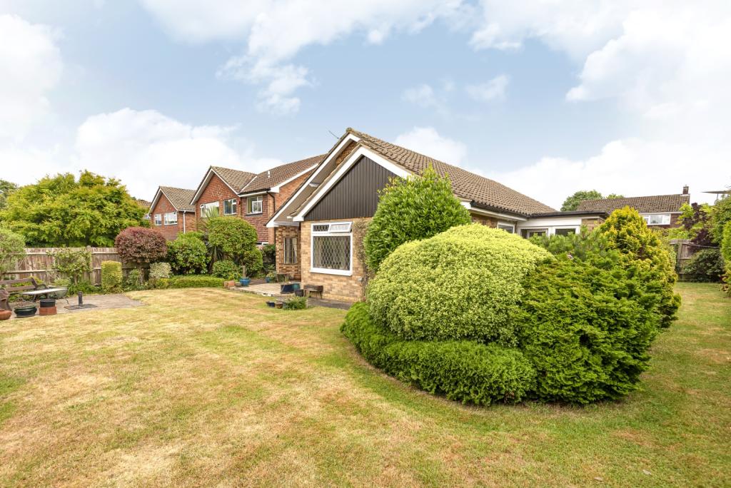 2 bedroom bungalow for sale in Starts Close Orpington BR6