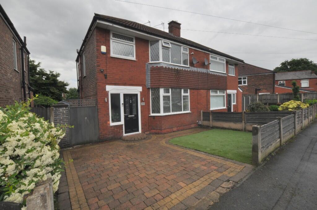 3 bedroom semidetached house for sale in Moorside Crescent, Droylsden