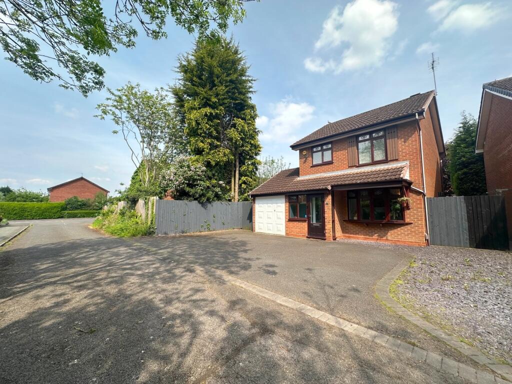 3 bedroom detached house for sale in Medina Close, Bushbury