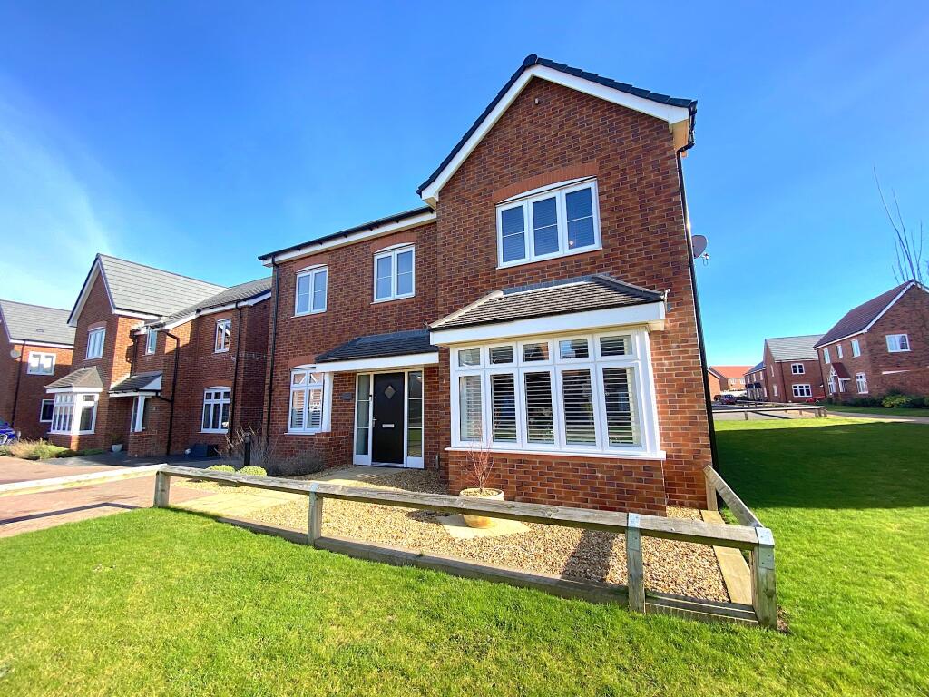 4 bedroom detached house for sale in Aspen Road, Essington