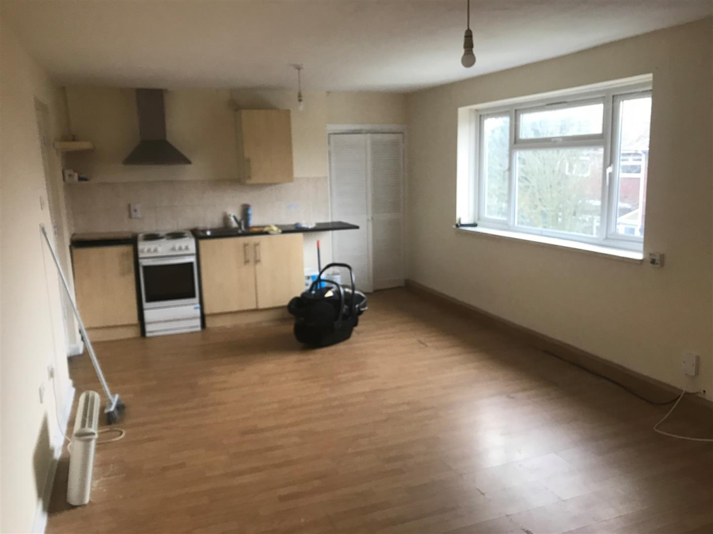 1 bedroom flat for rent in The Avenue, Featherstone, Wolverhampton, WV10
