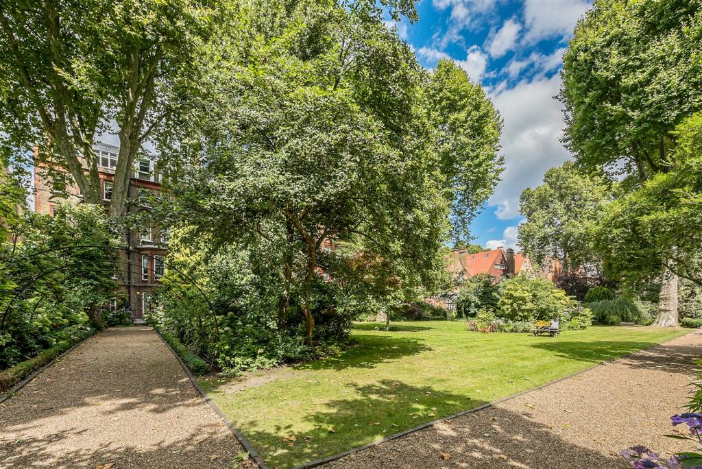 3 bedroom flat for sale in Wetherby Gardens, London, SW5