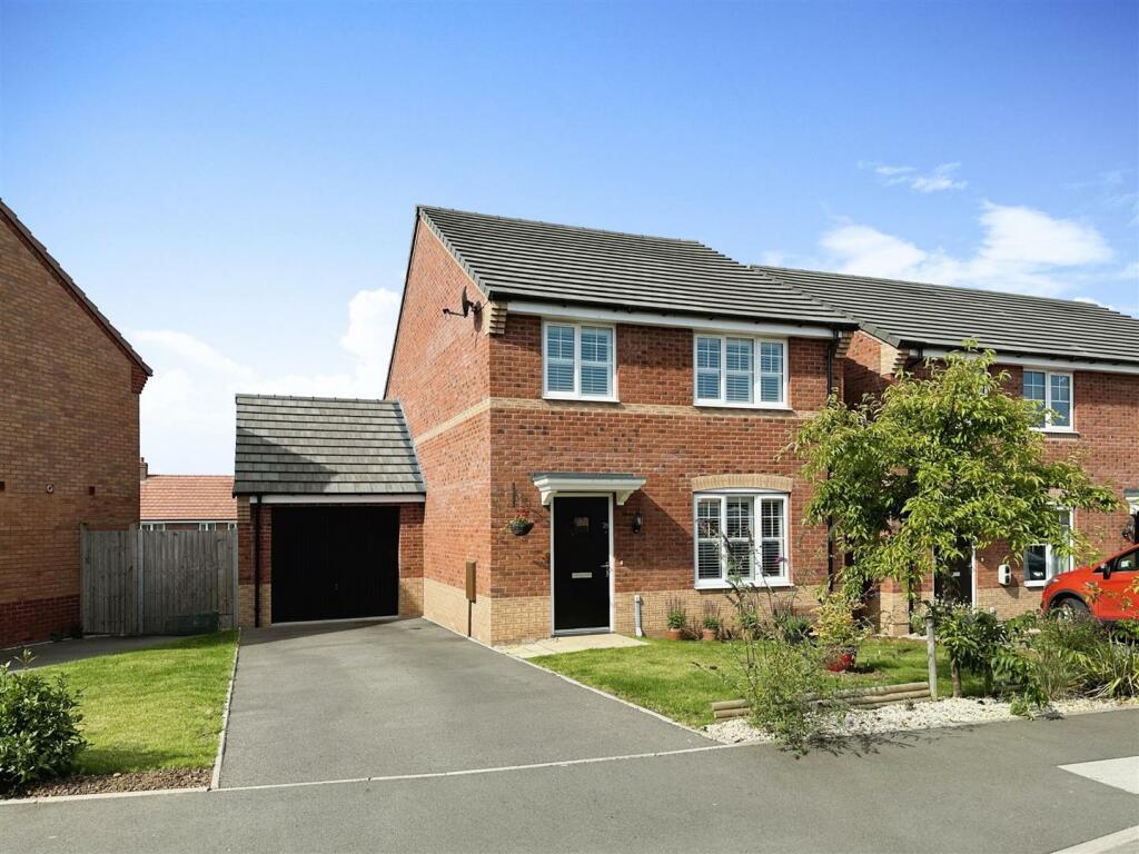 3 bedroom detached house for sale in De Leeth Road, Tachbrook