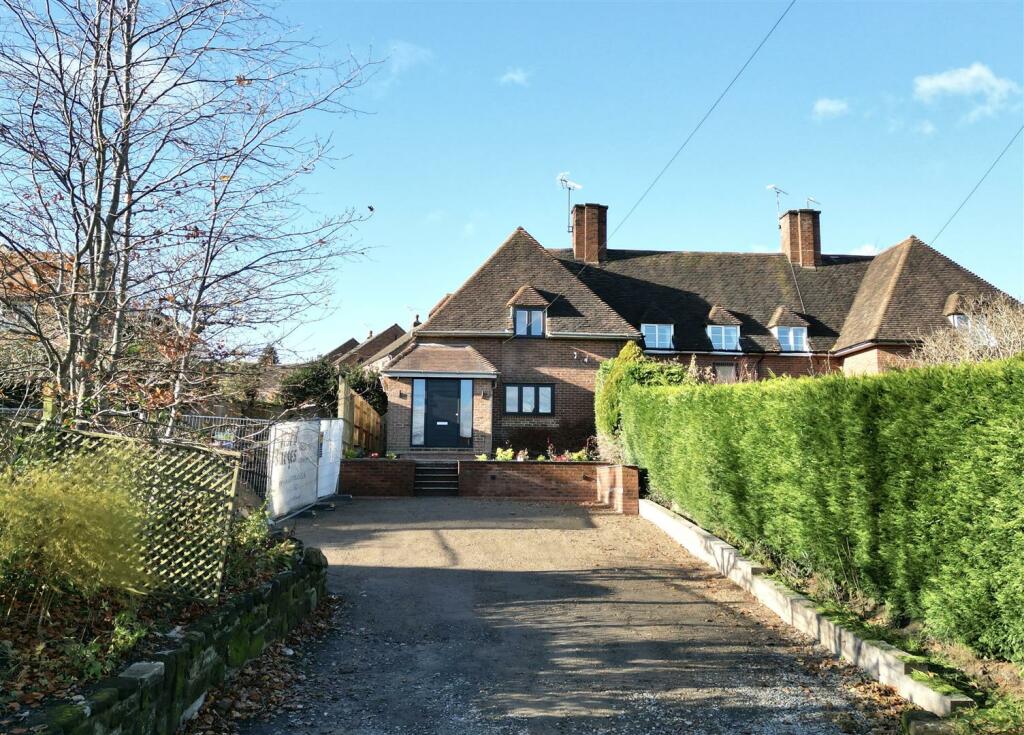 3 bedroom cottage for sale in Warwick Road, Leek Wootton, Warwick, CV35