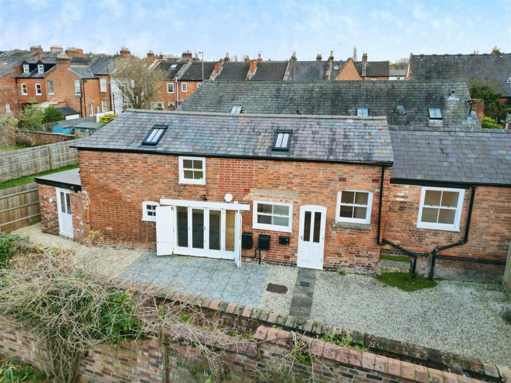 3 bedroom terraced house for sale in Radford Road, Leamington Spa, CV31