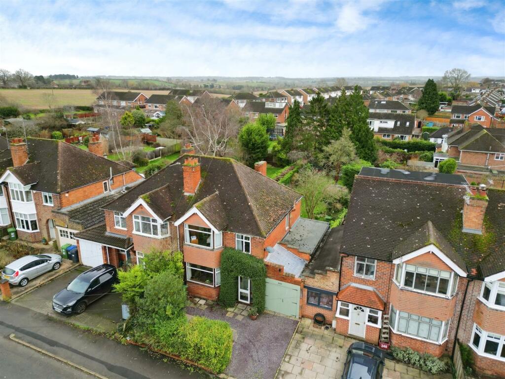 3 bedroom semidetached house for sale in Cubbington Road, Leamington