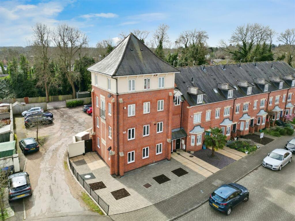 2 bedroom duplex for sale in Campriano Drive, Warwick, CV34