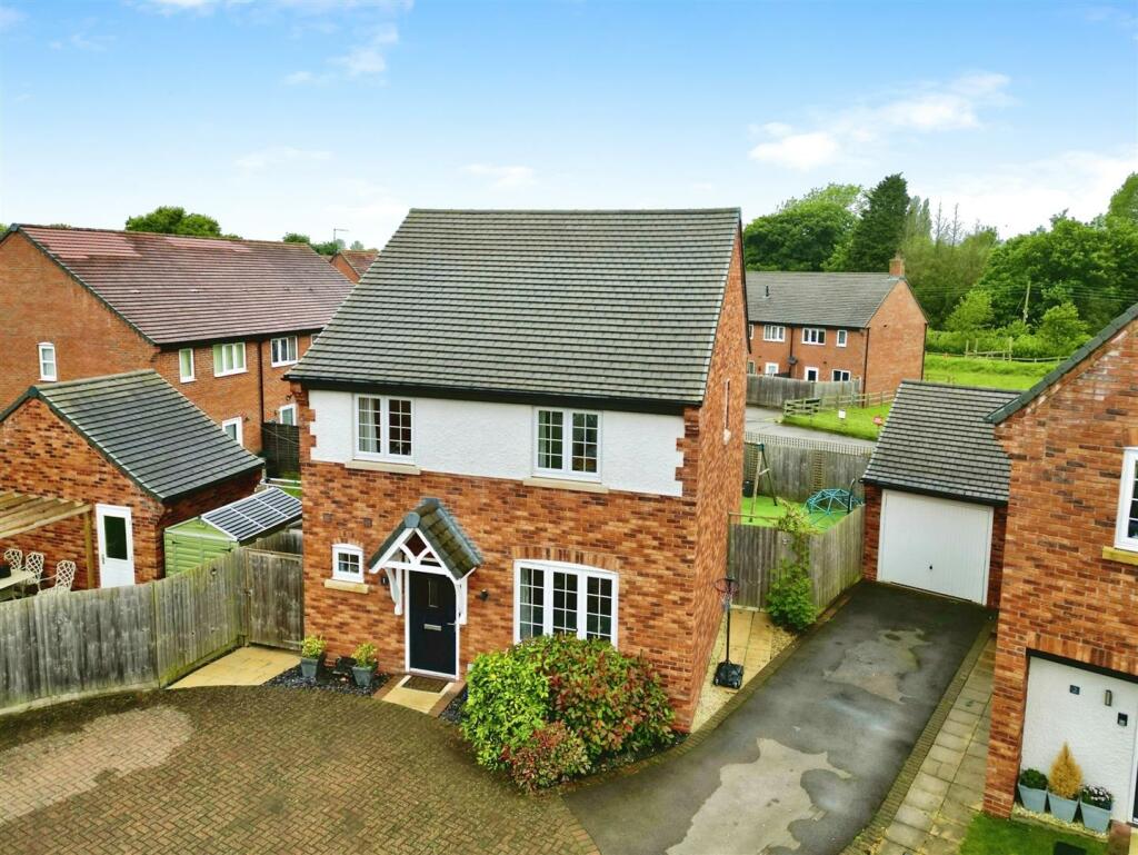 4 bedroom detached house for sale in Wigston Close, Wolston, Coventry, CV8