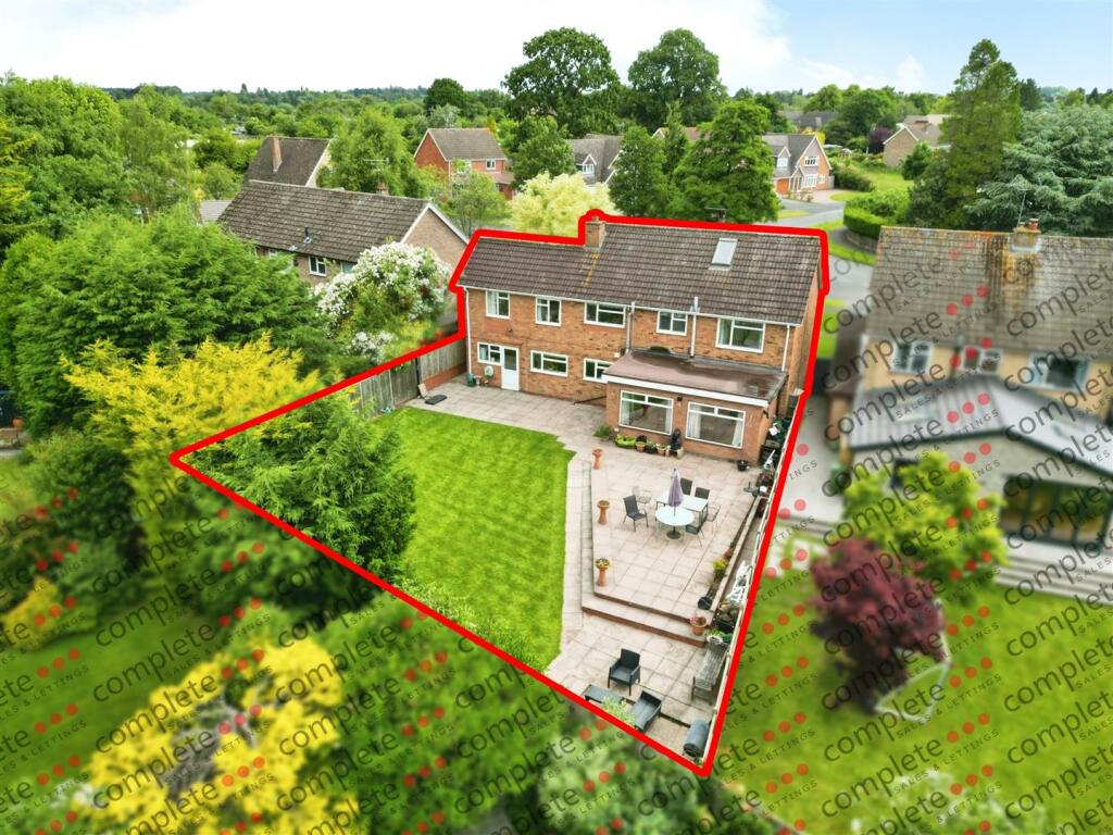 4 bedroom detached house for sale in The Fairways, Leamington Spa, CV32