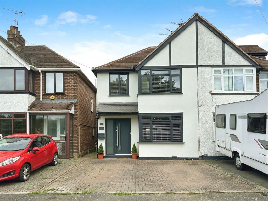 3 bedroom semidetached house for sale in Tachbrook Road, Leamington