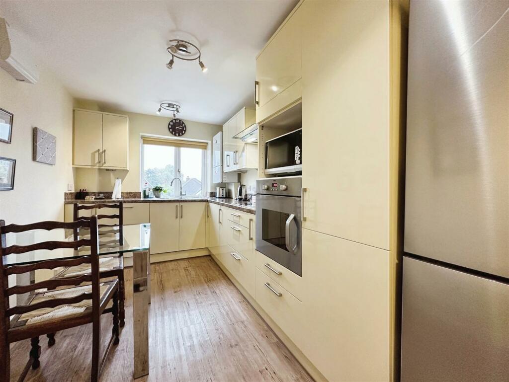 Additional property image - Russell Terrace, Leamington Spa