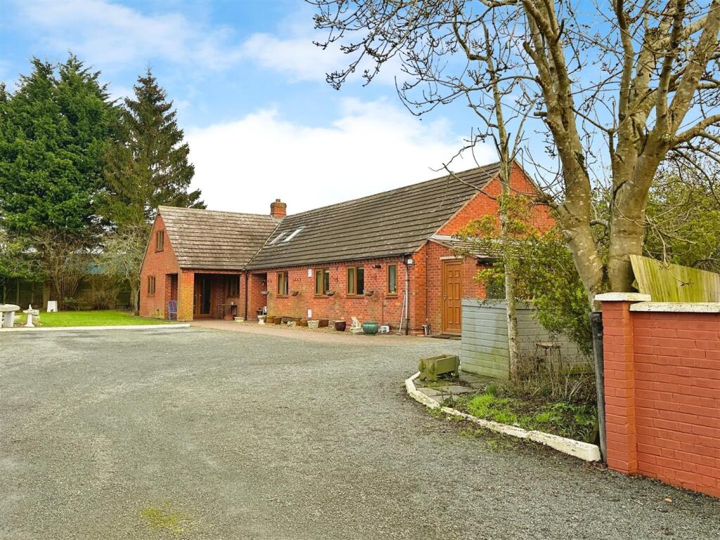 Additional property image - Harbury, Leamington Spa