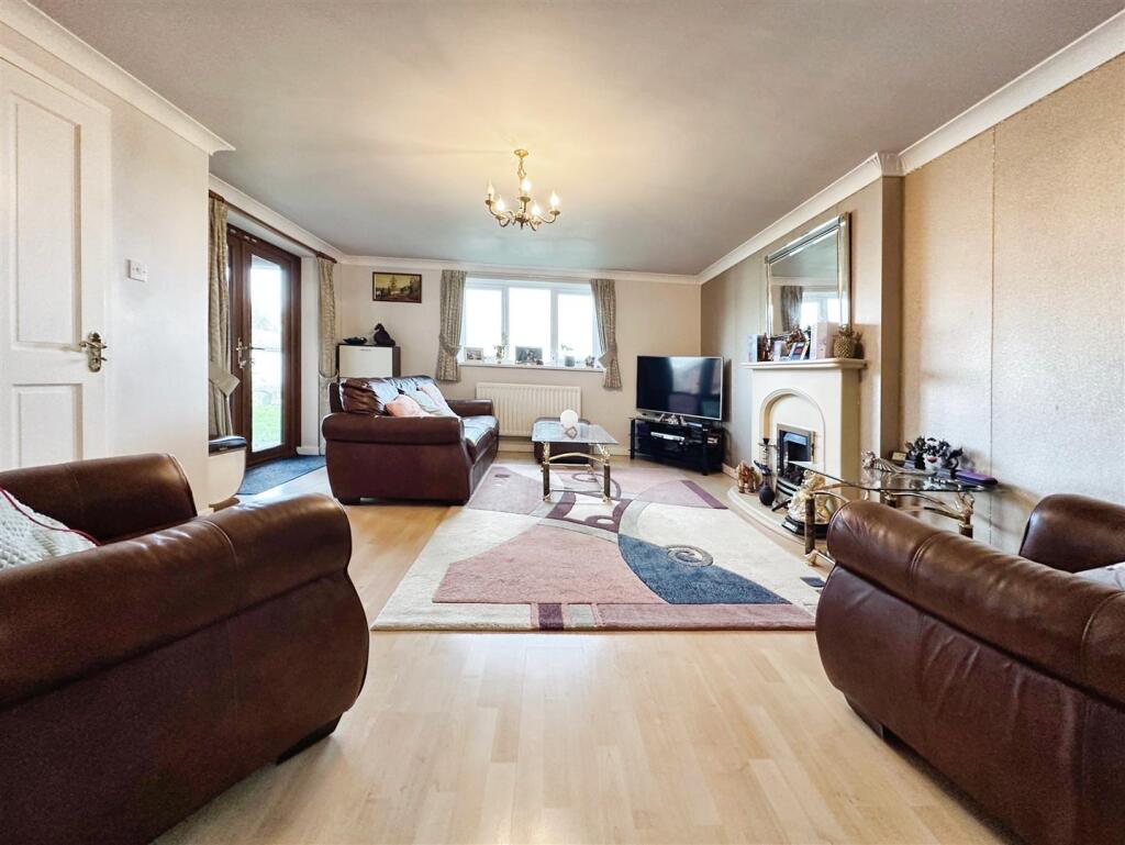 Additional property image - Harbury, Leamington Spa