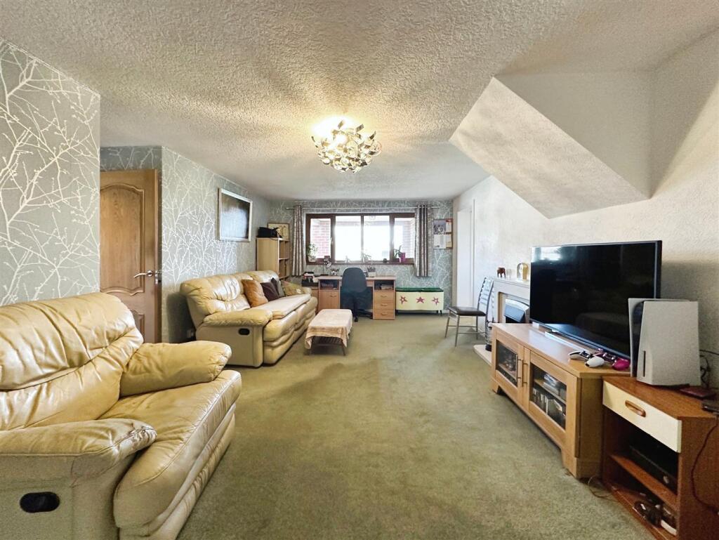 Additional property image - Harbury, Leamington Spa