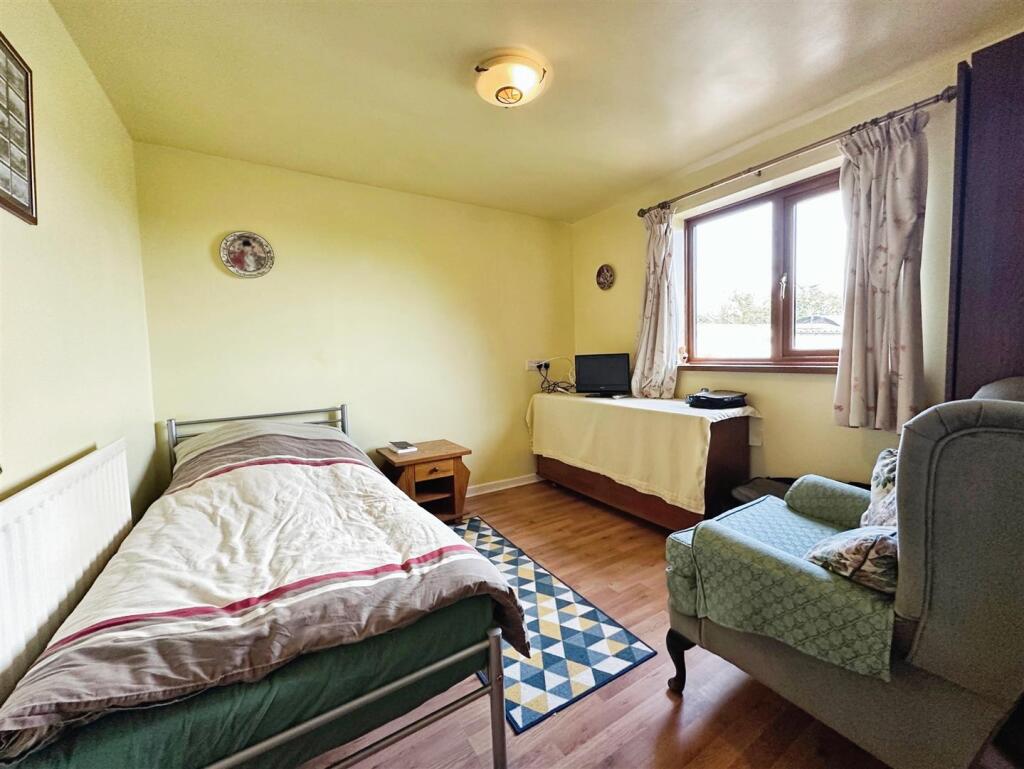 Additional property image - Harbury, Leamington Spa