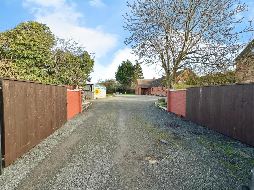Additional property image - Harbury, Leamington Spa