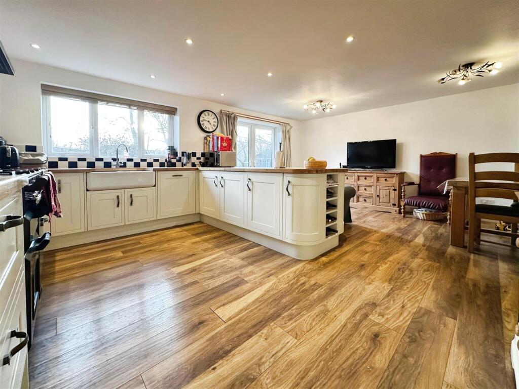 Additional property image - Manor Road, Harbury, Leamington Spa