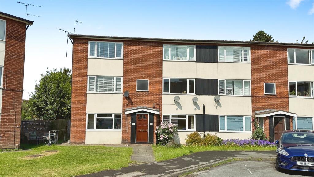 Main image of property: Fairlawn Close, Leamington Spa