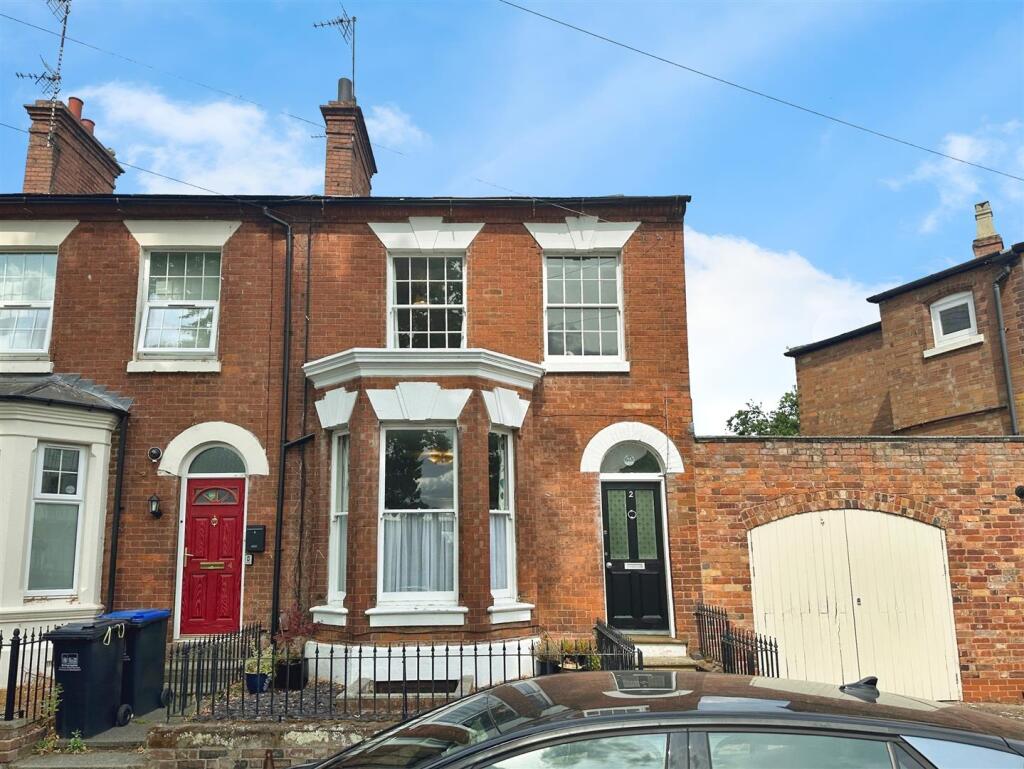 Main image of property: Broad Street, Warwick