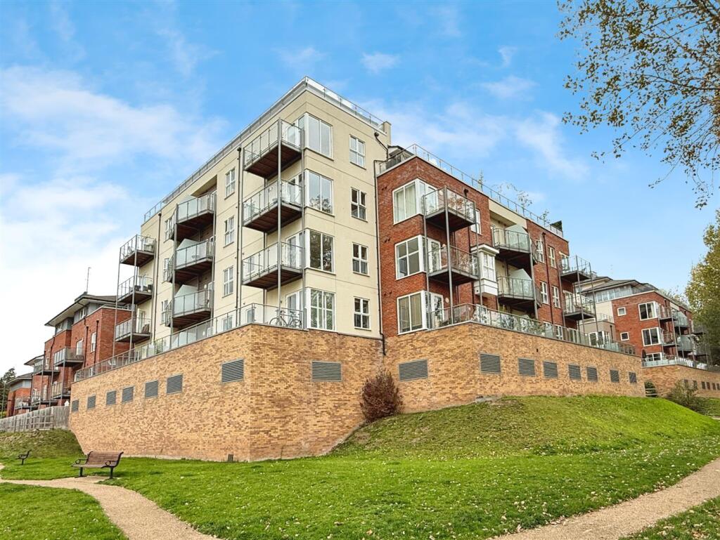 Main image of property: Kingfisher Close, Warwick