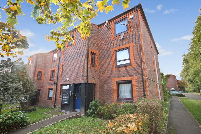 1 bedroom flat for sale in Hartington Close, Harrow, HA1