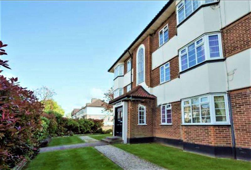 2 bedroom flat for sale in Kenton Lane, Harrow, HA3