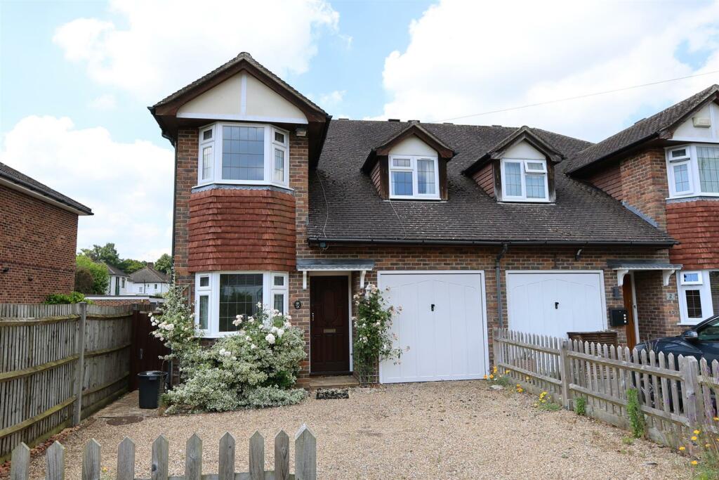 4 bedroom semi-detached house for rent in Robyns Way, Sevenoaks, TN13