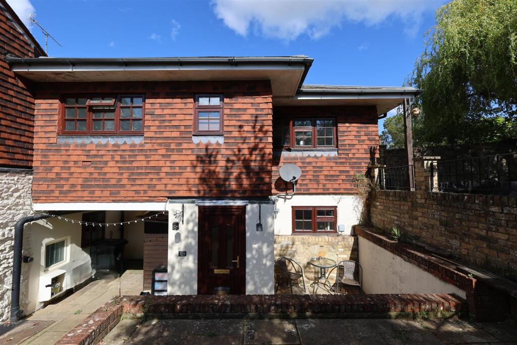 Main image of property: London Road, Riverhead, Sevenoaks