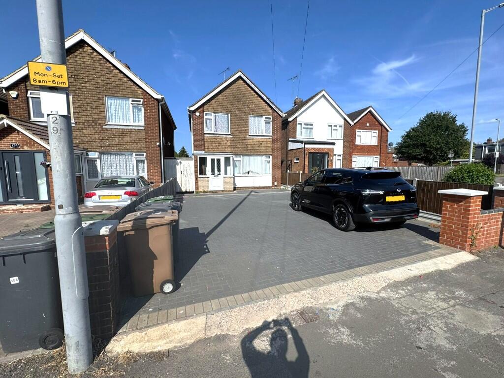 Main image of property: Oakley Road, Luton, Bedfordshire, LU4
